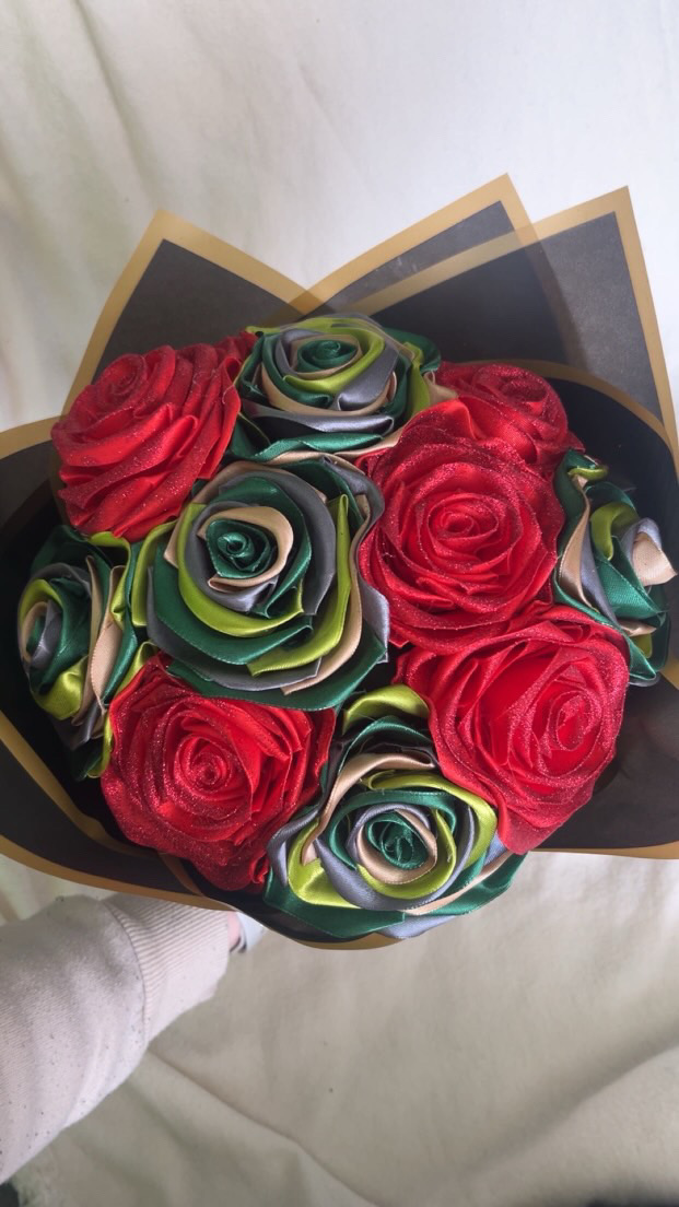 Militair thema rozenboeket